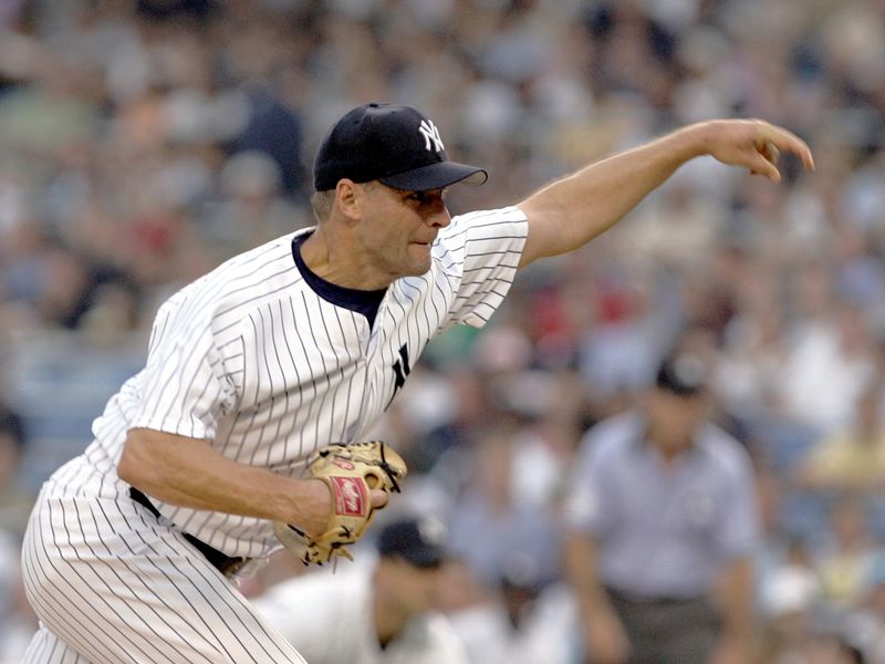 New York Yankees' Al Leiter delivers pitch