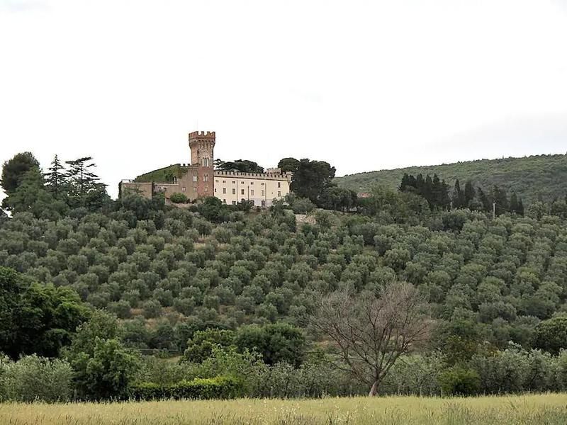 Nicco’s Tuscan castle
