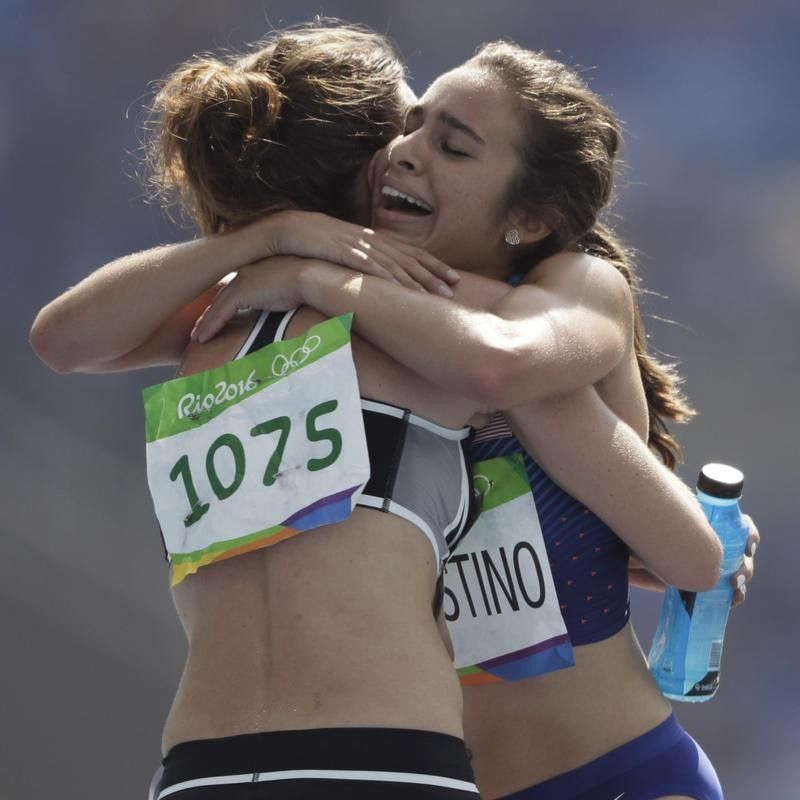 Nikki Hamblin of New Zealand and Abbey D'Agostino of the US embrace