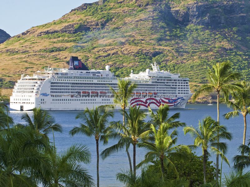Norwegian Cruise in tropical port