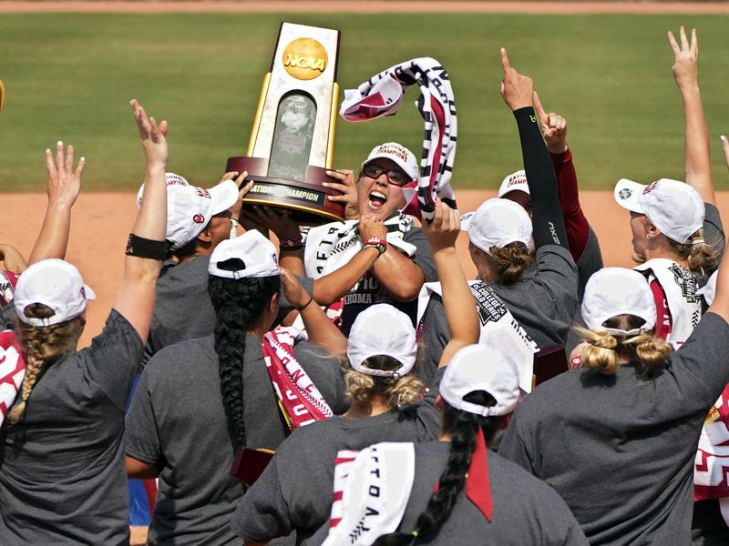 Oklahoma players celebrate winning NCAA Women's College World Series