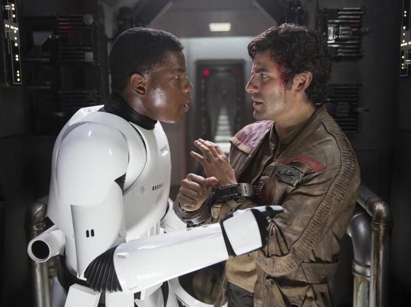 Oscar Isaac and John Boyega in Star Wars: Episode VII - The Force Awakens (2015)