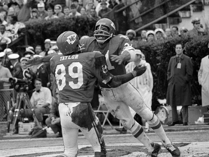 Otis Taylor and Mike Garrett in Super Bowl IV