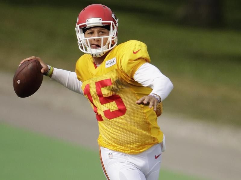 Patrick Mahomes practices as a Chiefs rookie in 2017