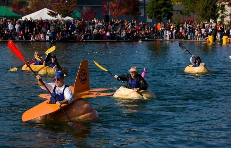 People pumpkin kayaking