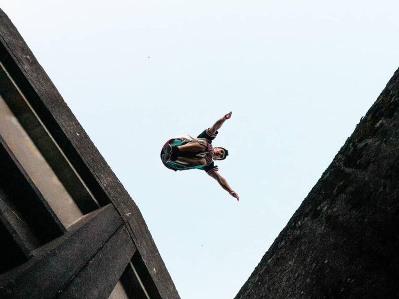 Person jumpng from one ledge to next
