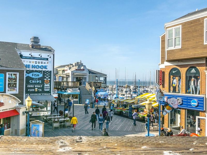 Pier 39 with restaurants, shops and other touristic facilities
