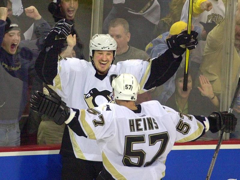 Pittsburgh Penguins' Mario Lemieux celebrates teammate Shawn Heins'