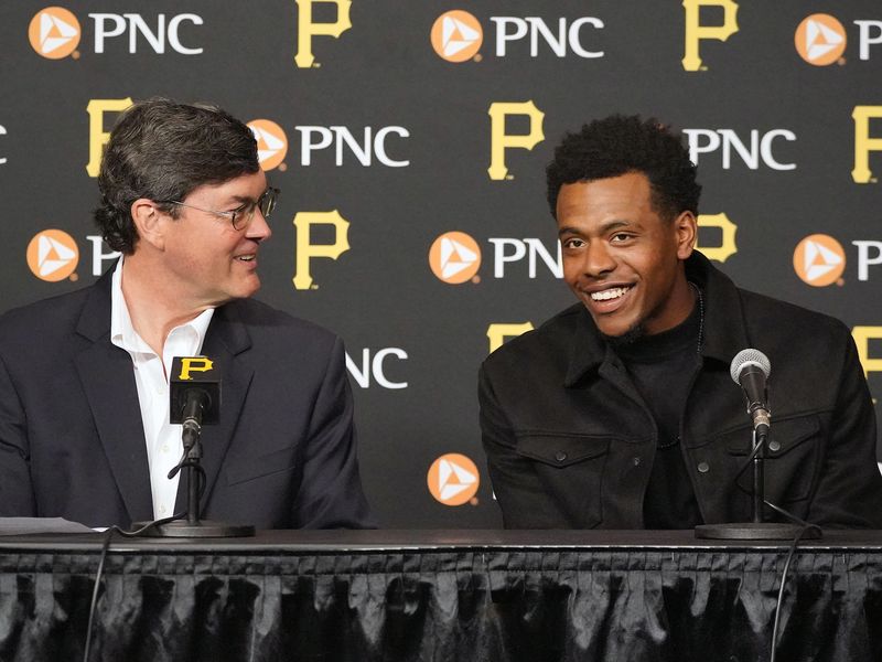 Pittsburgh Pirates Bob Nutting talks with Pirates's Ke'Bryan Hayes