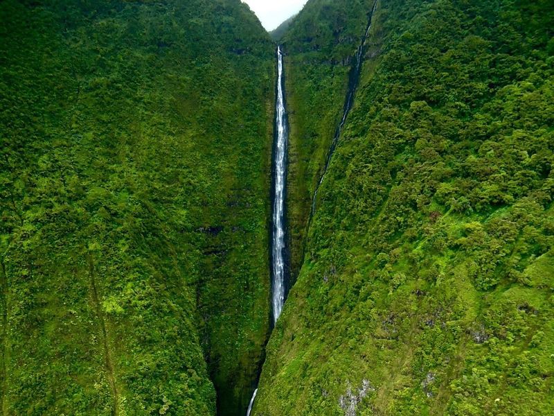 Pu'ukaoku Falls, Hawaii