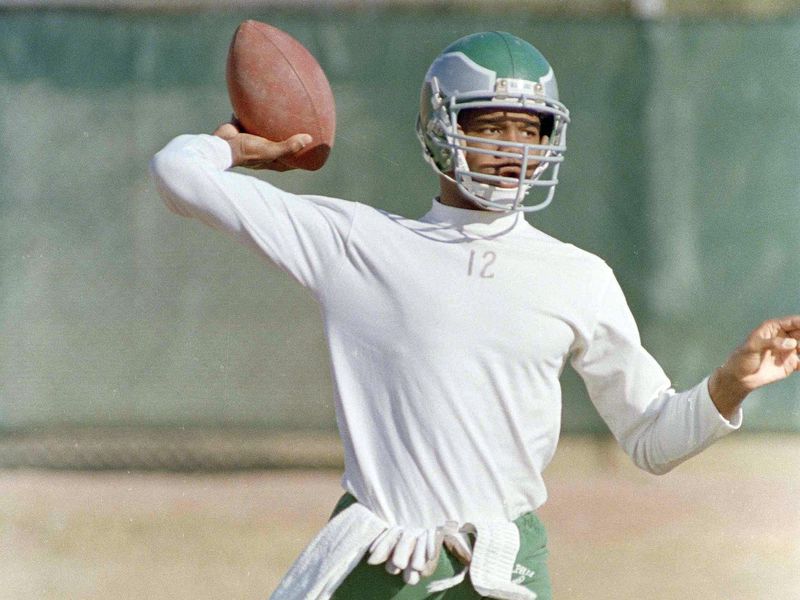 Randall Cunningham warming up in practice