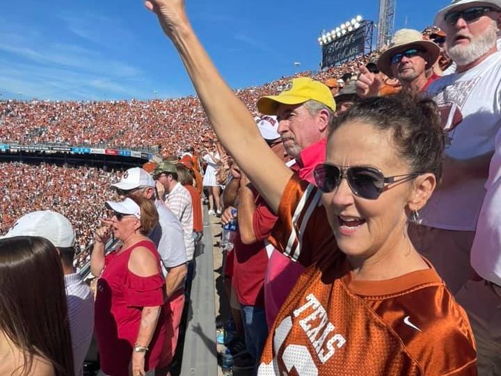 Red River Rivalry fans cheering