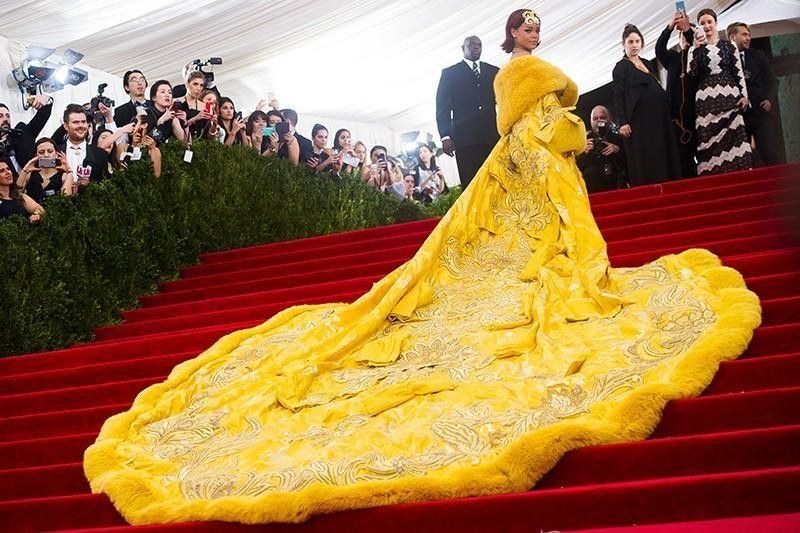 Rihanna's yellow dress