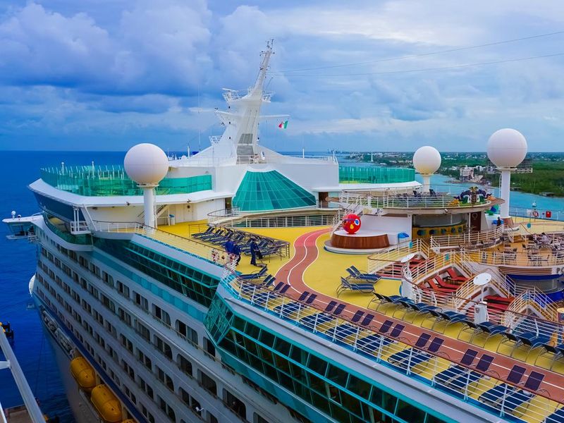 Royal Caribbean Cruise Line Jewel Of The Seas ship