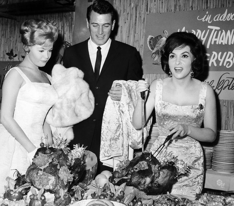 Sandra Dee, Rock Hudson, Gina Lollobrigida cut the turkey in 1960