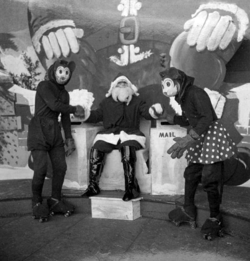 Santa and mice on rollerskates
