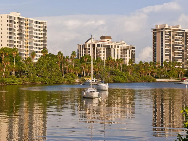 Sarasota yachts and apartments