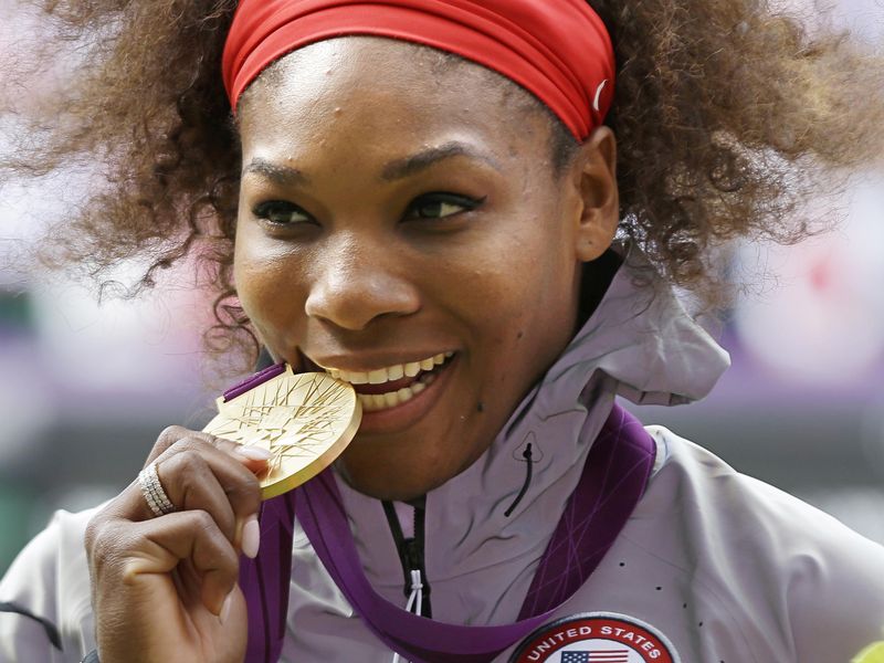 Serena Williams posed with medal at 2012 London Olympic Games