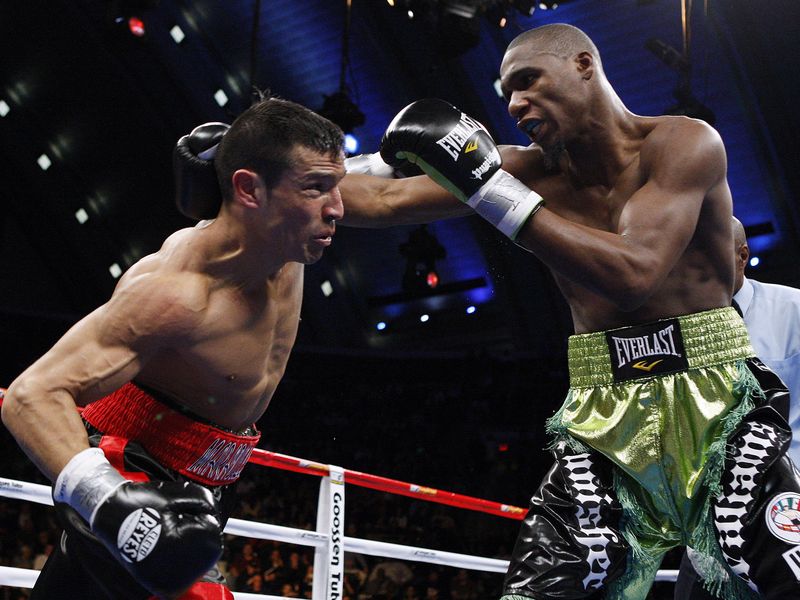 Sergio Martinez and Paul Williams exchange punches