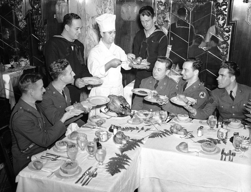 Servicemen served Thanksgiving dinner in 1941
