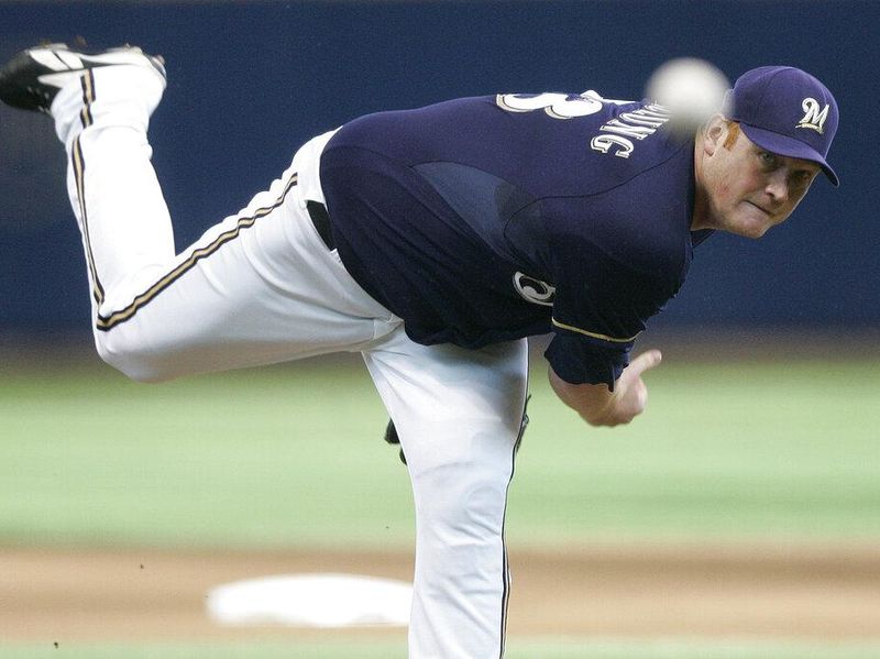 Seth McClung pitching for Milwaukee Brewers
