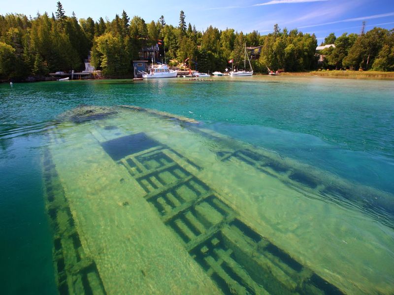 Shipwreck underwater in lake Huron, Tobermory, Ontario