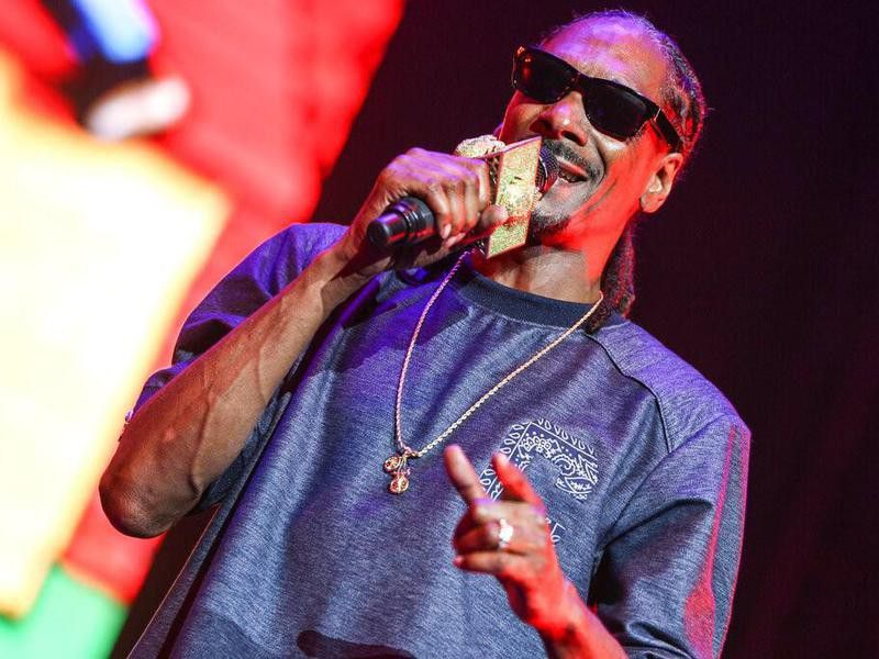 Snoop dog singing about net worth