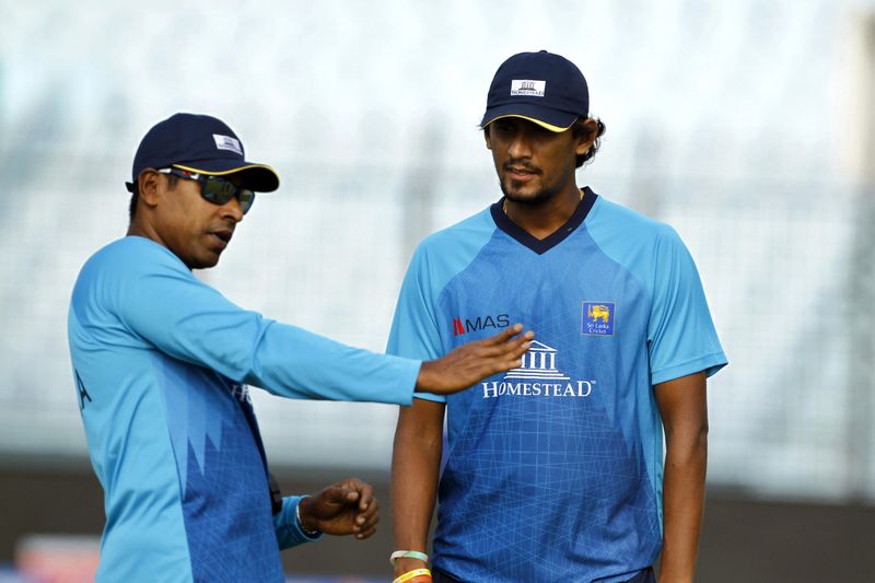 Sri Langa bowling coach Chaminda Vaas talks with Suranga Lakmal
