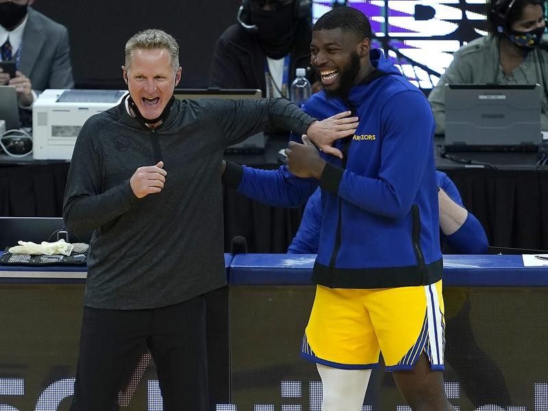 Steve Kerr shares moment with Eric Paschall at Golden State Warriors game