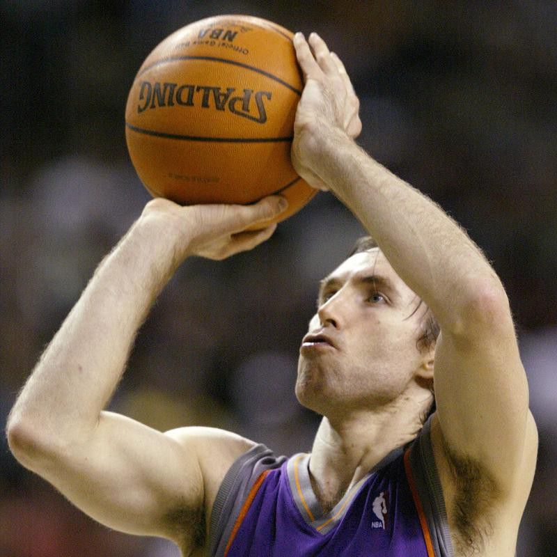 Steve Nash goes up for free throw