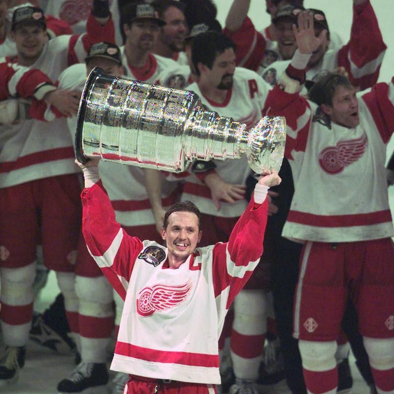 Steve Yzerman lifts the Stanley Cup after Detroit swept Philadelphia Flyers in best of seven series