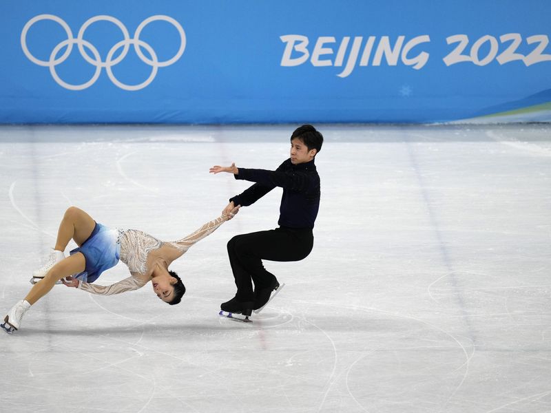 Sui Wenjing and Han Cong compete free skate program