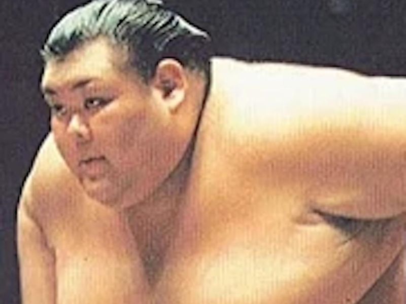 Susanoumi is a heavy wrestler