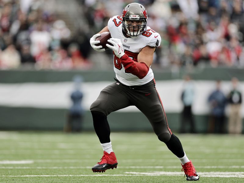 Tampa Bay Buccaneers tight end Rob Gronkowski runs with ball