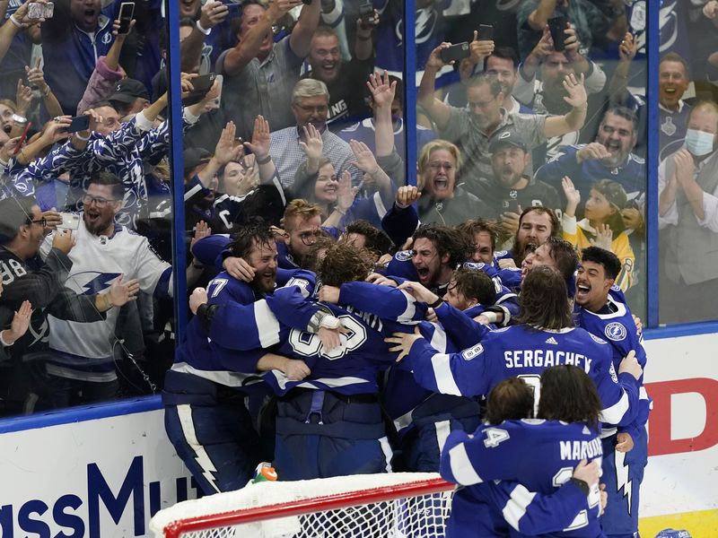 Tampa Bay Lightning clinch Stanley Cup