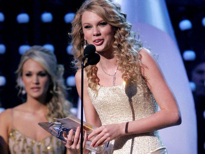 Taylor Swift and Carrie Underwood