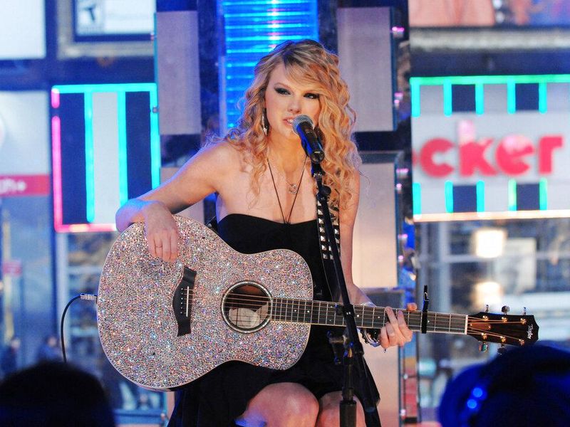 Taylor Swift MTV TRL Live