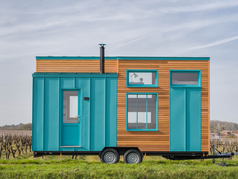 Temeraire teal and wood slat house in France