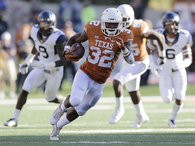 Texas’ Johnathan Gray rushed against West Virginia