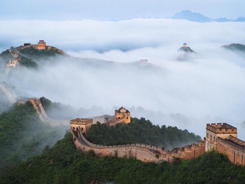 The Great Wall of Jinshan Mountains in the Cloud Sea