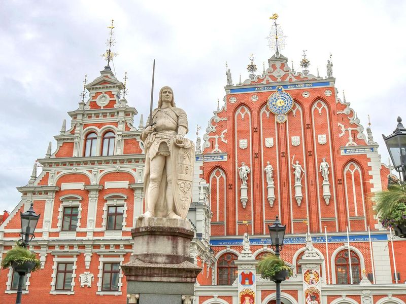 The House of the Blackheads and the statue of Roland in the center of the old town of Riga
