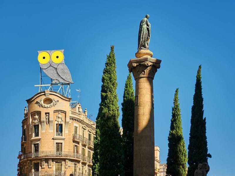 The winking owl sign in Barcelona
