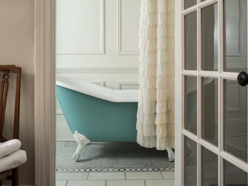 Tiffany Blue bathtub