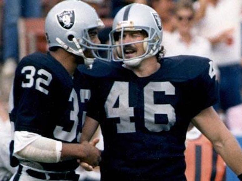 Todd Christensen with the Raiders