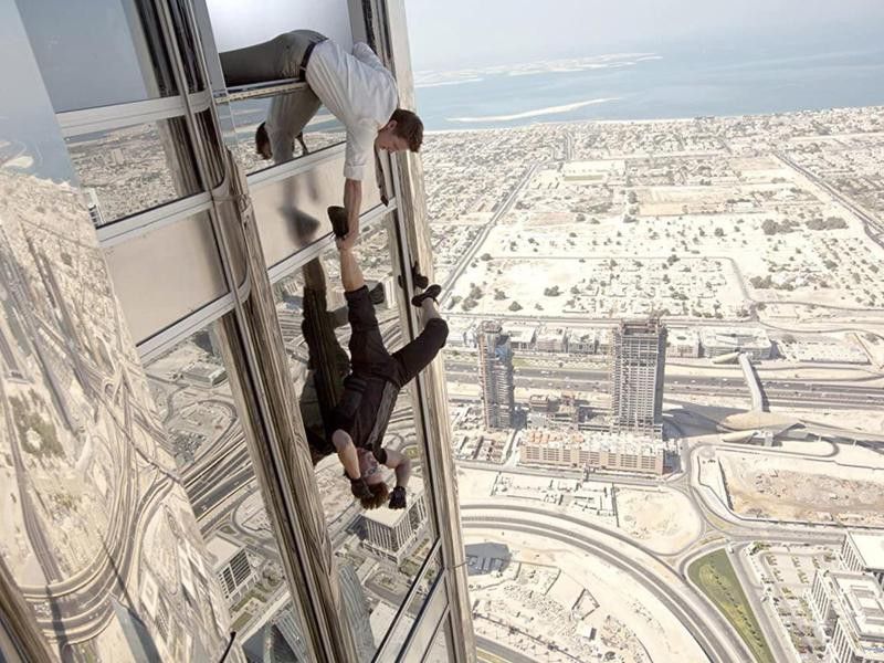 Tom Cruise Running Down the Side of Dubai’s Burj Khalifa