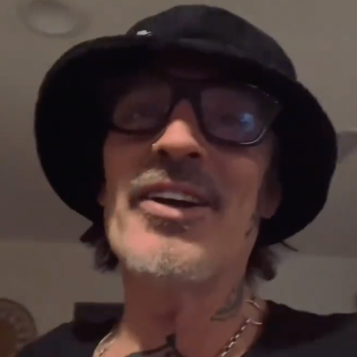 Tommy Lee at home