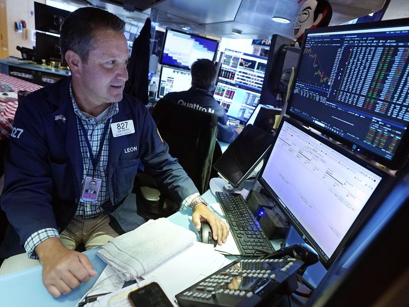 Trading working on floor of the New York Stock Exchange