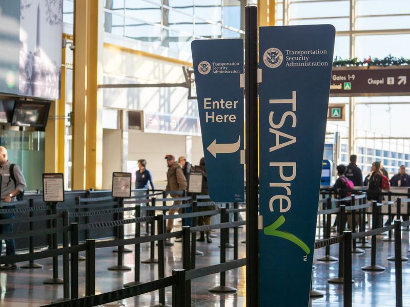 TSA precheck fast lane line before security at Reagan National Airport