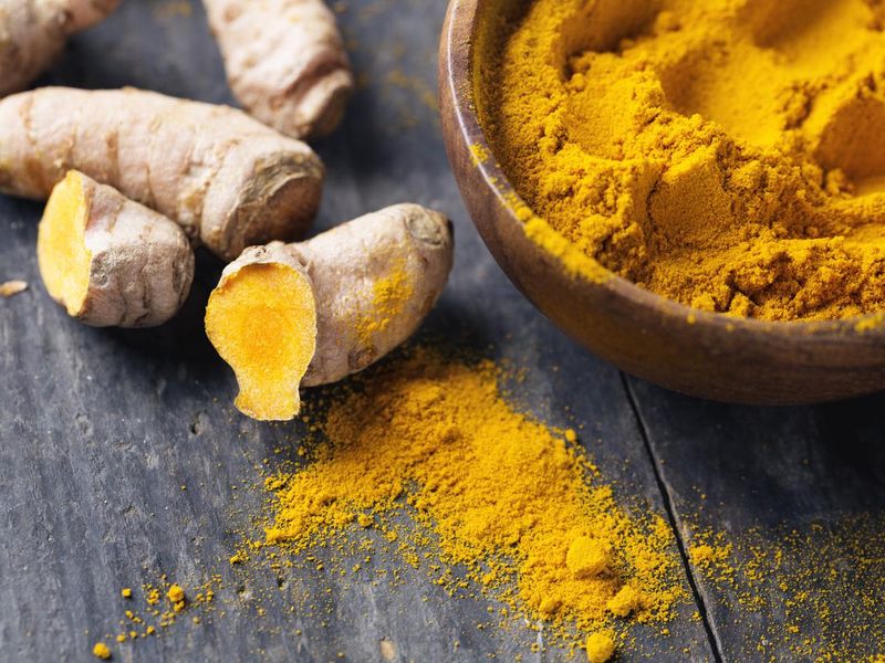 Turmeric roots and powder n