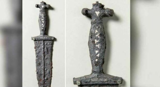 Two views of the dagger